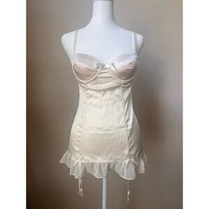 Victorias Secret Sexy Little Things Creamy White Bustier Slip With Bow Size 34B